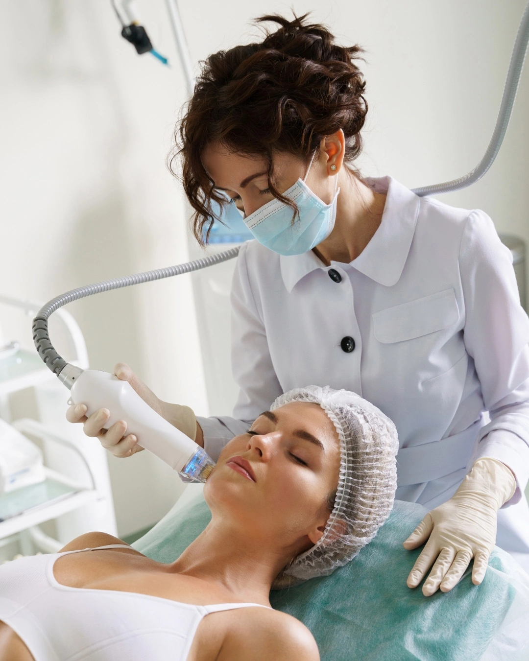 Sejas un kakla RF liftinga procedūra Epiline studijā